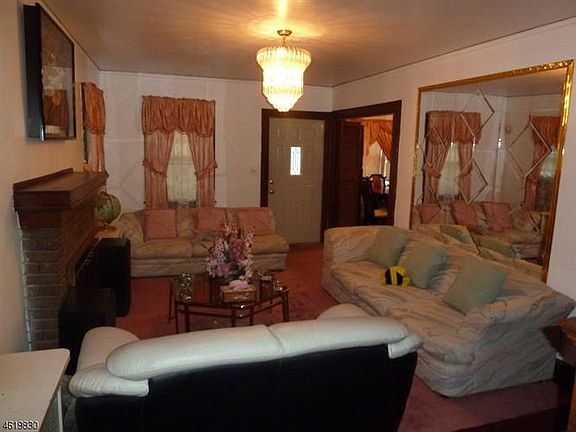 3rd image of 107 Rosehill Pl