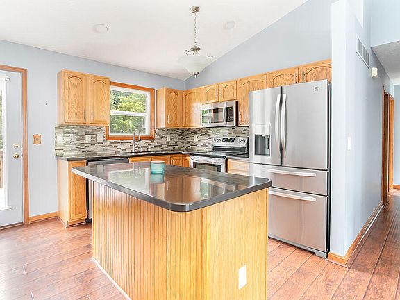 5th image of 3776 Sugarberry Dr