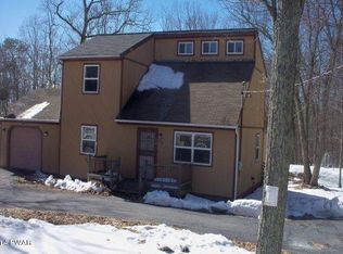 65 Gap View Cir, Bushkill, PA 18324