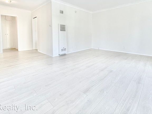 3rd image of 3954 W 5th St #15