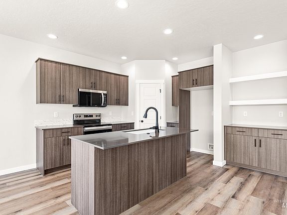 5th image of 12866 Ropers St