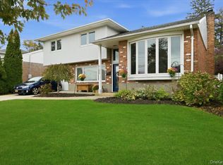 1800 Carlisle Pl, Merrick, NY 11566