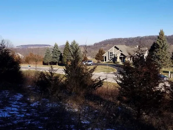 110 W Glen Hollow Rd, Galena, IL 61036