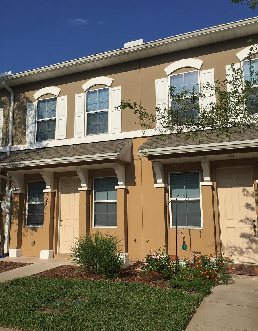 2 bed, 2.5 bath, 1360 sqft, $1,650 — Photo 1