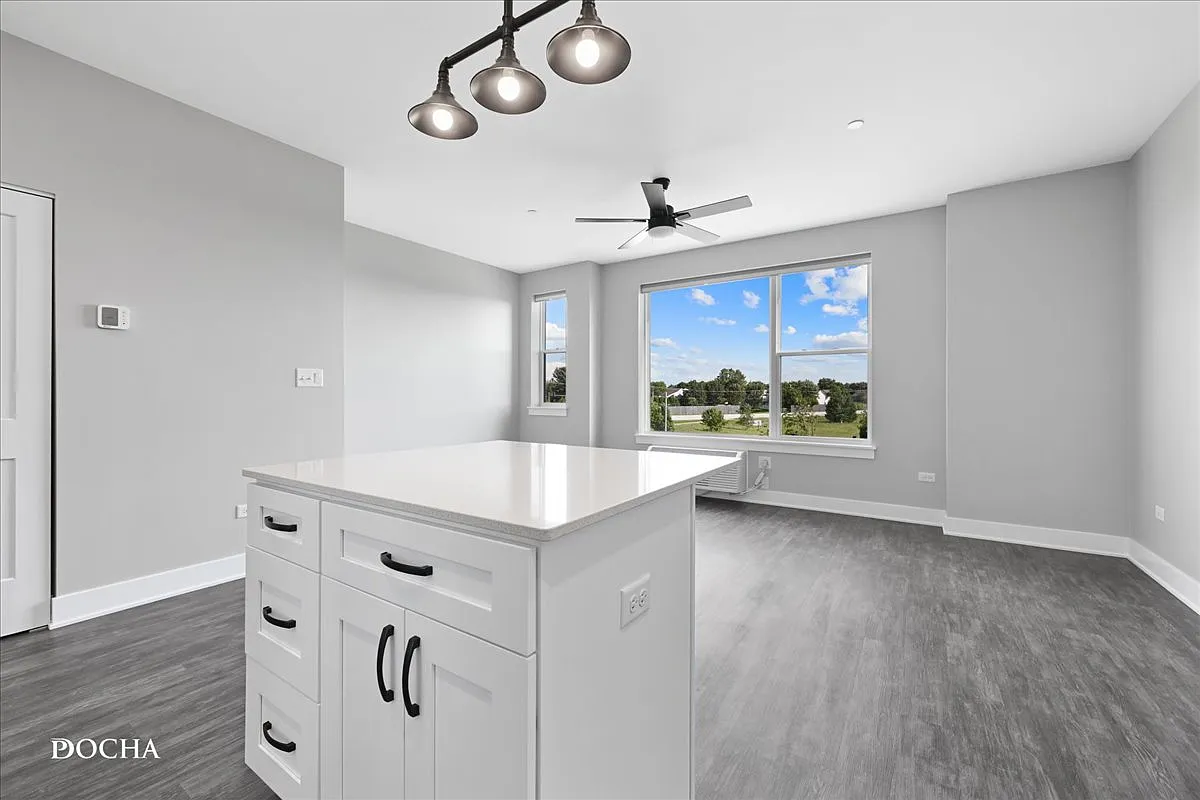 Studio, 475 sqft, $1,675 — Photo 3