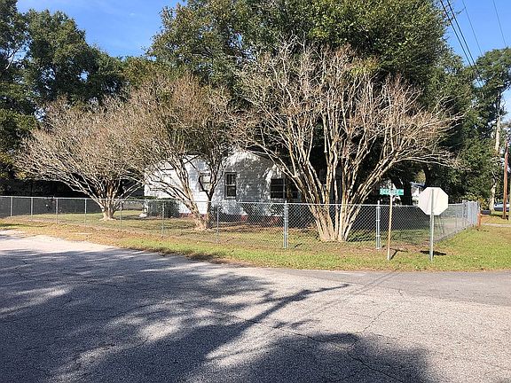 3rd image of 2628 Stark Ln