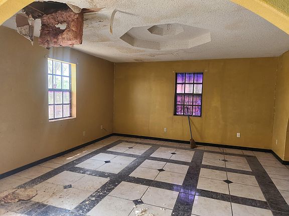 4th image of 5404 Lopez Ln