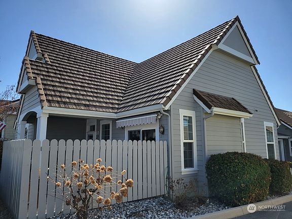 4th image of 1494 Eastmont Avenue #57