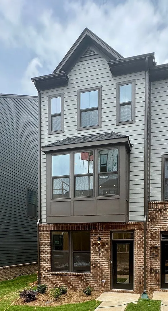 50% off First Full Month of Rent . Southend, 2BR/2.5BA Townhouse — Photo 1