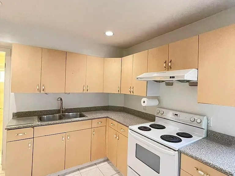 1000 Cliff Ave — Photo 2