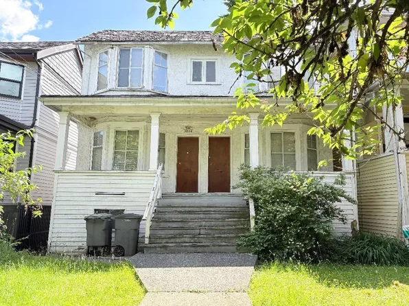 3034 Glen Dr, Vancouver, BC V5T 4C1