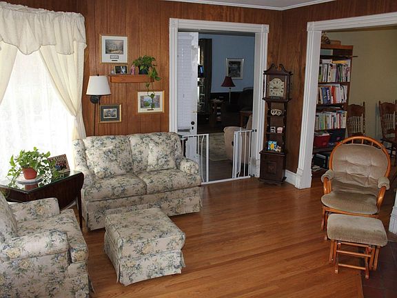 5th image of 33 Ford Ave