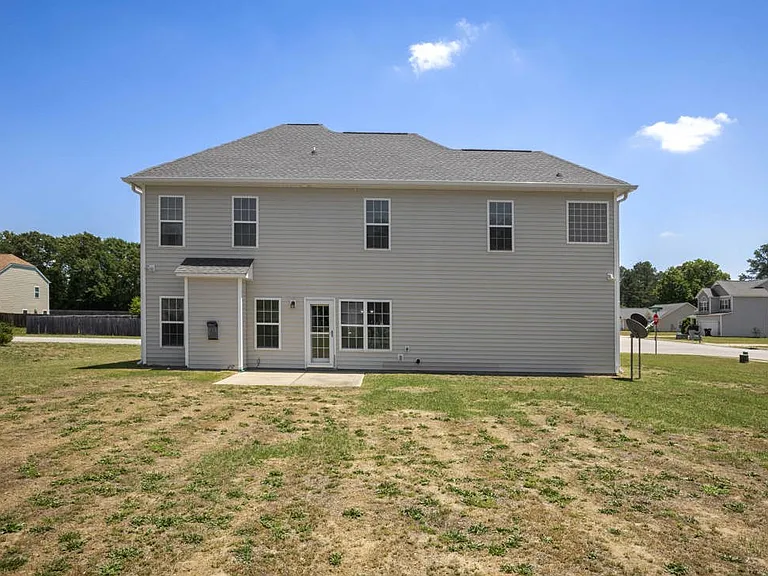 121 Feathers Ln — Photo 43