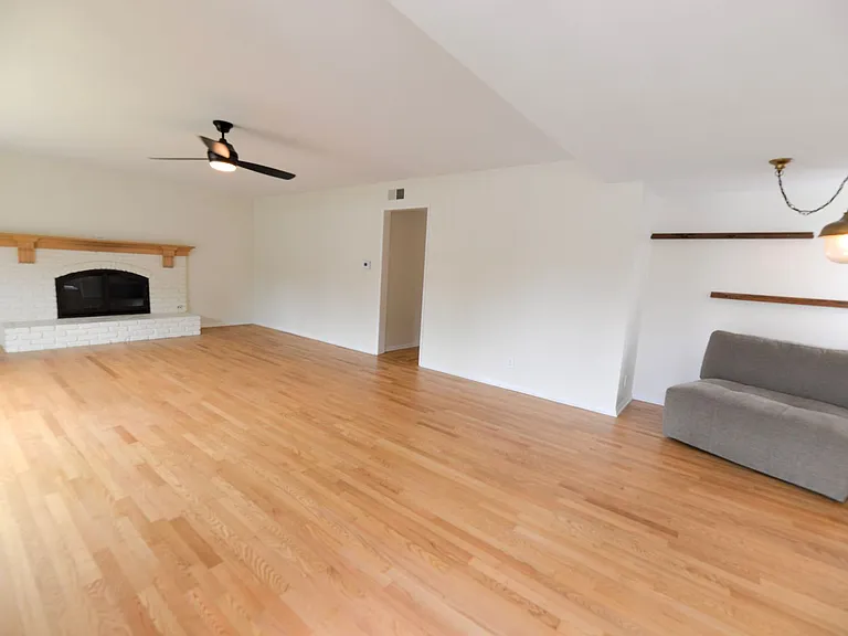 2345 S Ola Vis — Photo 8