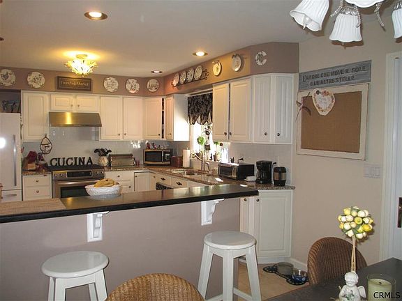 5th image of 38 Patricia Ln