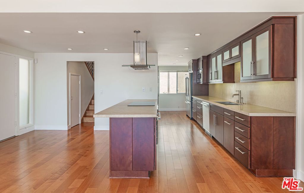 23914 De Ville Way APT D, Malibu, CA - View 6