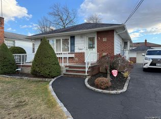 32 Liszt St #A, Hicksville, NY 11801