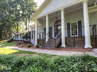 1060 Oakhaven Dr, Roswell, GA 30075