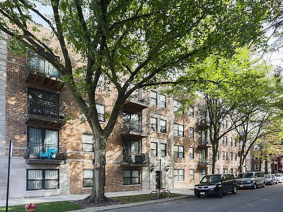 3rd image of 4759 N Maplewood Ave APT 102J