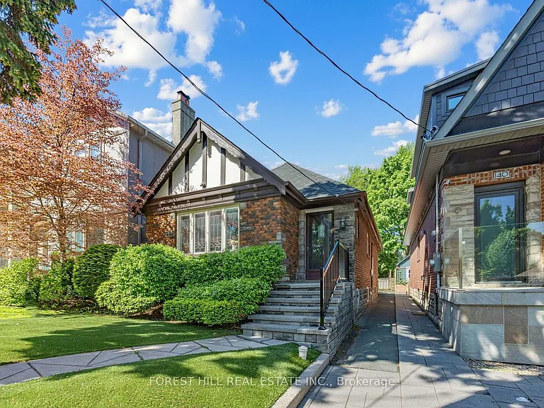 138 Castlewood Rd — Photo 2