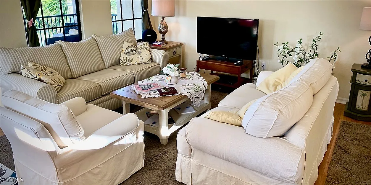 2 bed, 2.0 bath, 1435 sqft, $7,470 — Photo 4