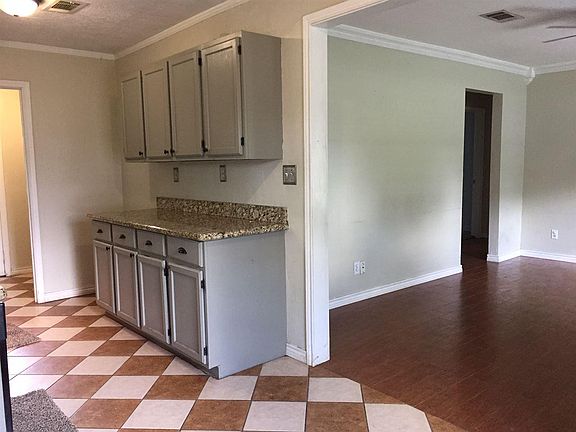 5th image of 2749 Anne St