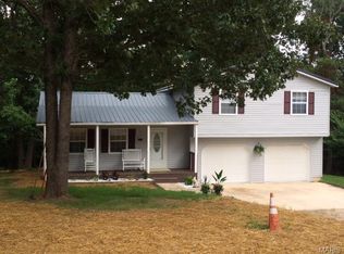 18711 Gentry Rd, Lebanon, MO 65536