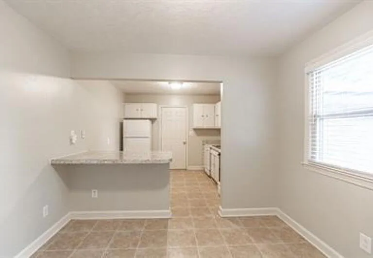 205 N Glover St — Photo 17