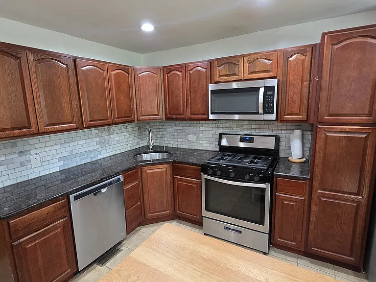 129 Ripka St — Photo 4