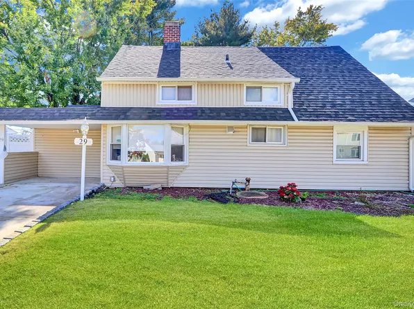29 Walnut Lane, Hicksville, NY 11801