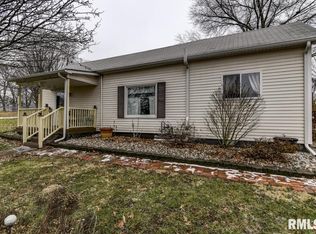 500 S 3rd St, Divernon, IL 62530