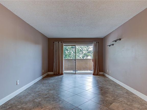 4th image of 610 Kenwick 202 Cir