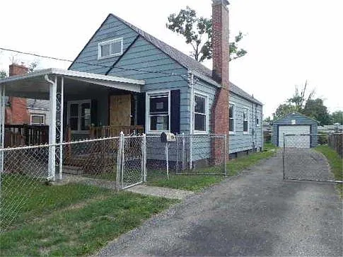 911 Lawrence Dr photo 1