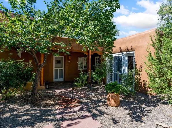 322 Magdalena Rd APT 1, Santa Fe, NM 87501