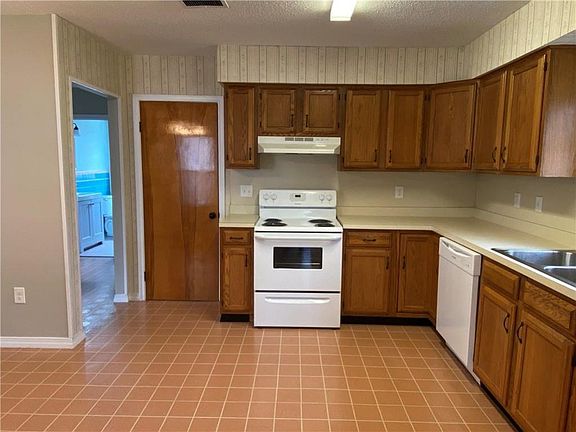 5th image of 1022 Manson Dr