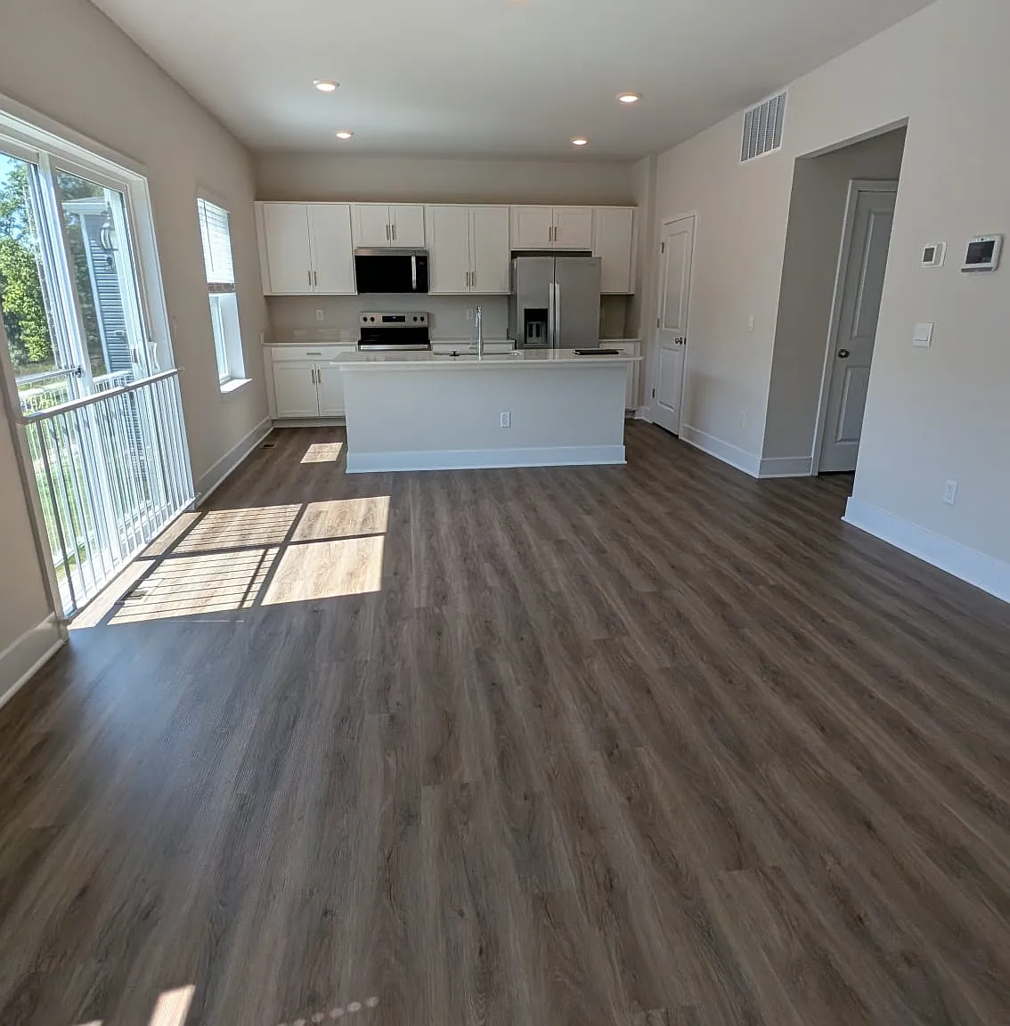 5 bed, 2415 sqft, $2,950 — Photo 2