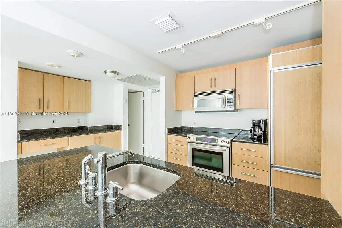 Building Photo - 1010 Brickell Ave #22