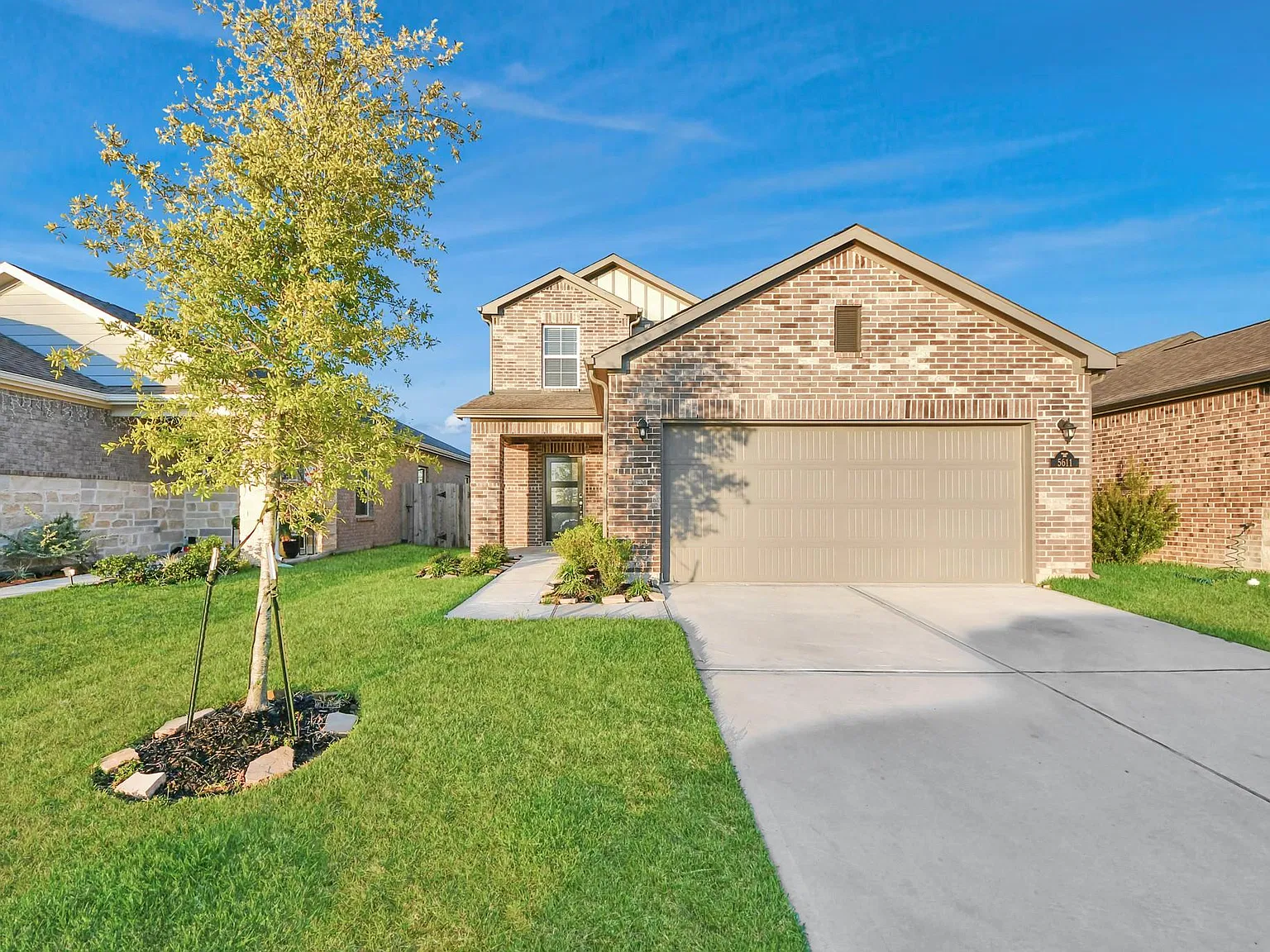 4 bed, 2.5 bath, 2128 sqft, $2,500 — Photo 2