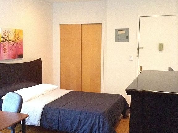 5th image of 407 W 51st St APT 5D