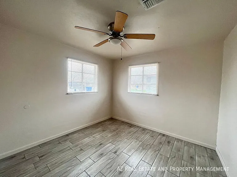 2233 E Wood St — Photo 10