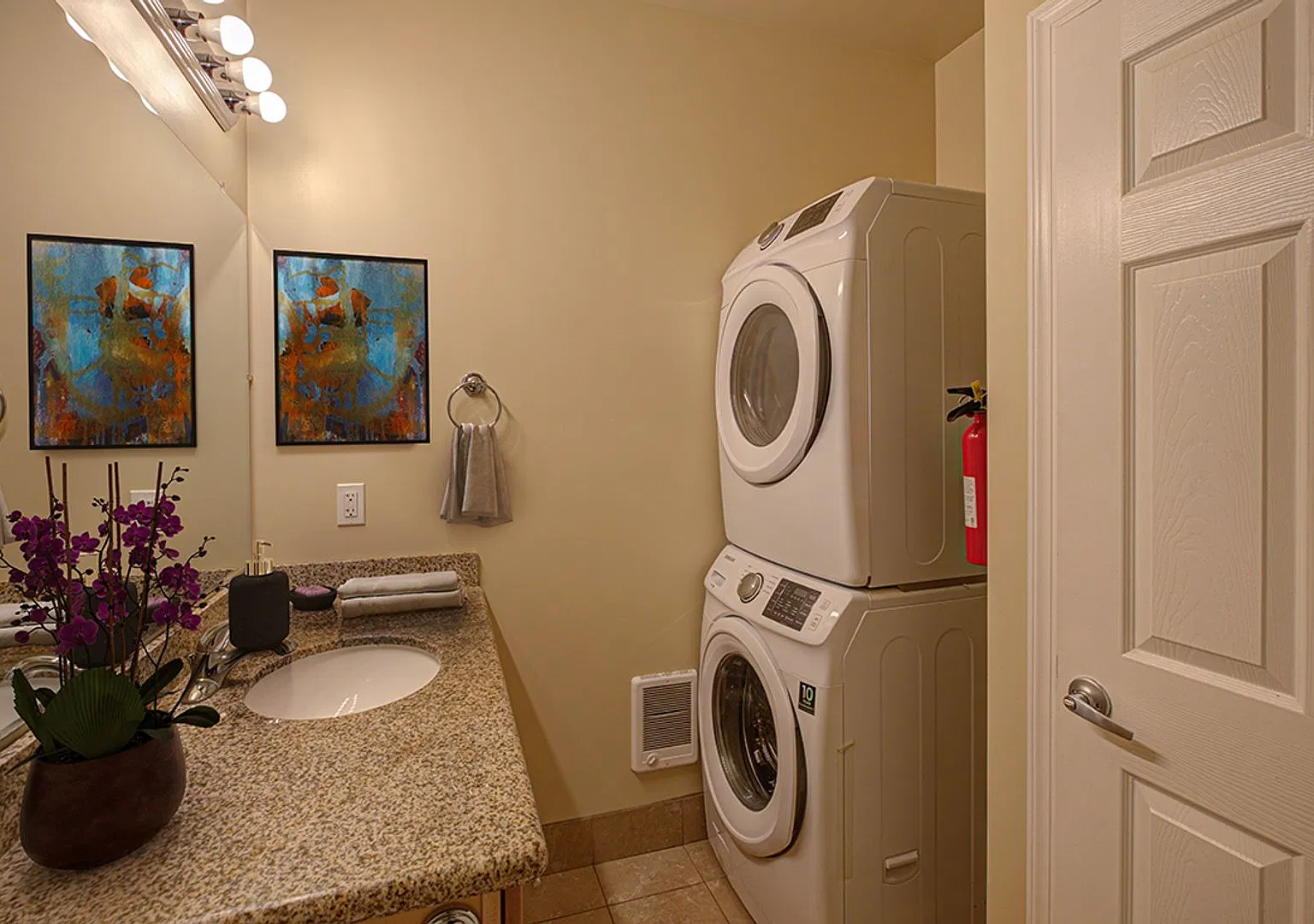 #144 TABOR POINTE APARTMENTS — Photo 2