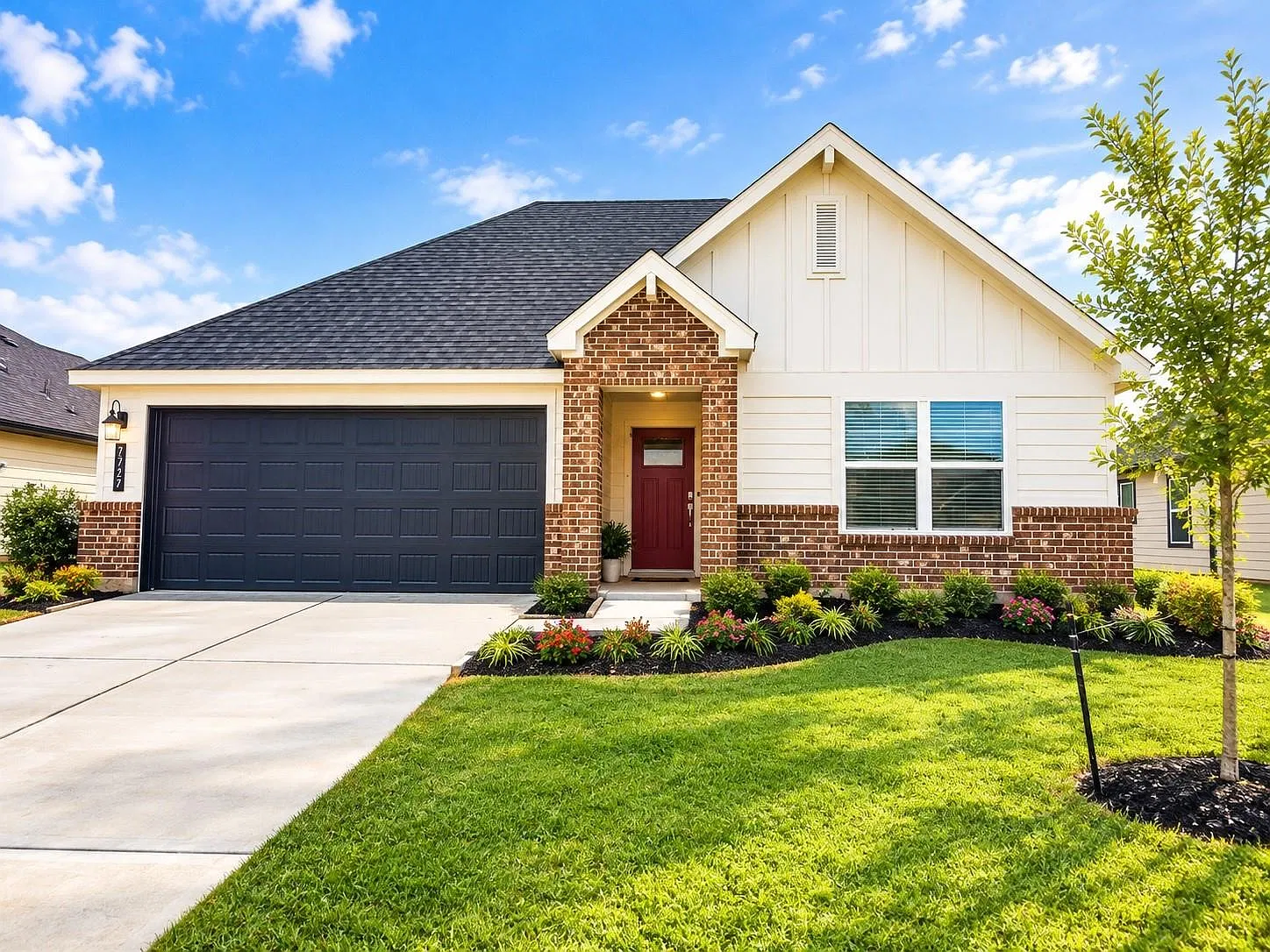 4 bed, 2.0 bath, 1852 sqft, $2,400 — Photo 2