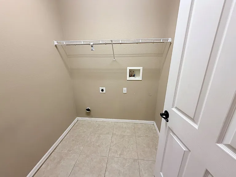 3227 Ogden Dr — Photo 22