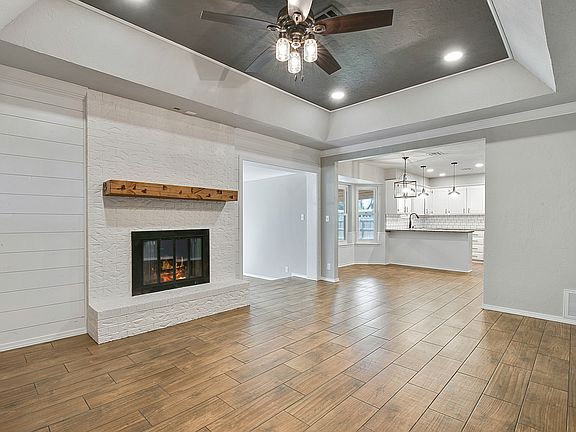 5th image of 1051 S Meadow Ln