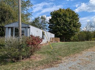 4217 E Dutch Creek Rd, Pekin, IN 47165