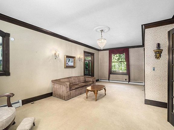 4th image of 322 Prospect St