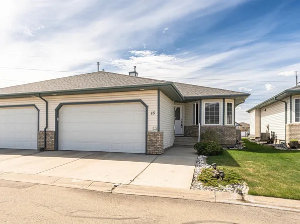 16415 77th St NW #15, Edmonton, AB T5Z 3S8