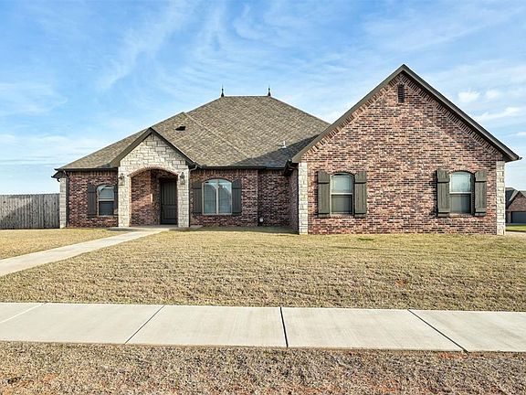 2nd image of 4435 Violet St