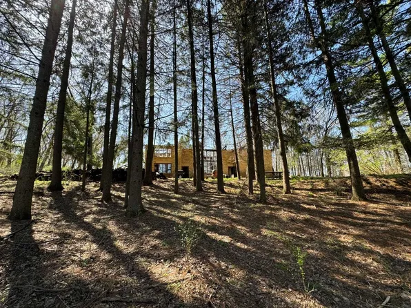30 Jackson St, Mineral Point, WI 53565