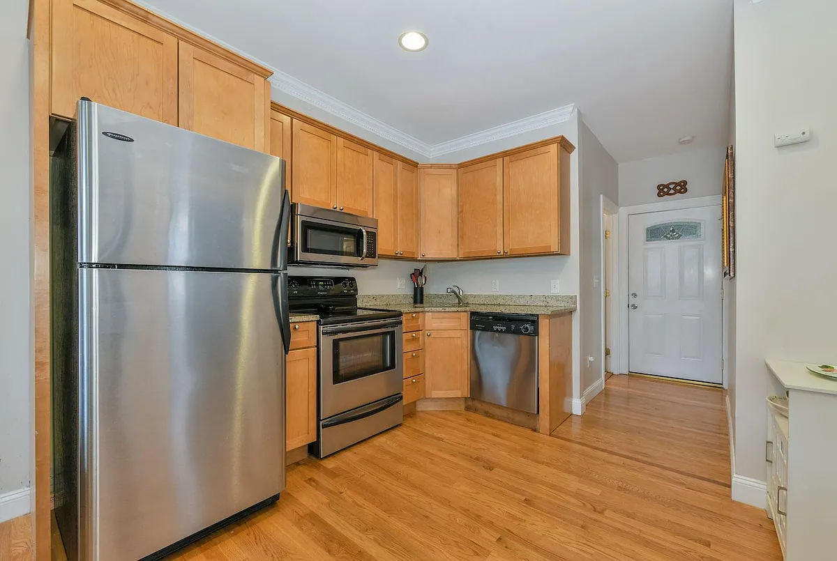 Building Photo - 277 Silver St #2